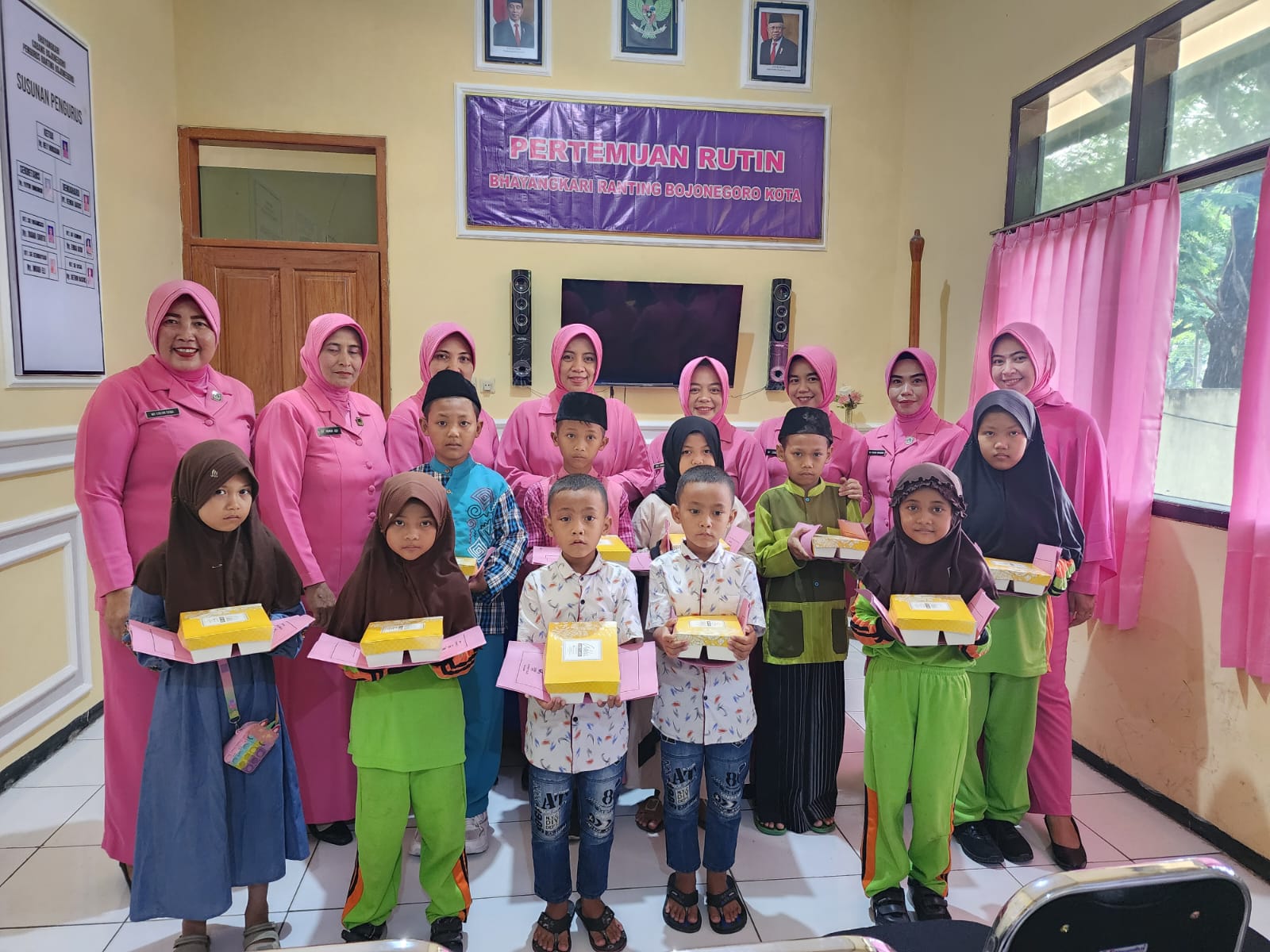 Polsek Bojonegoro Kota dan Bhayangkari Gelar Santunan Anak Yatim