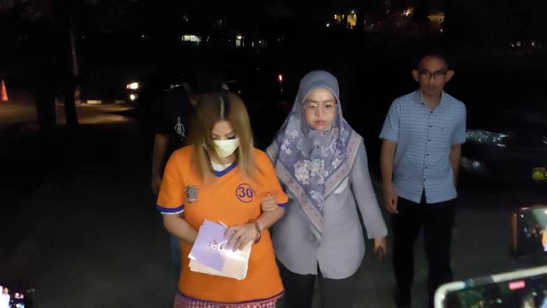 Dikeler ke Polda Jatim, Jan Hwa Diana Resmi Ditetapkan Tersangka Penggelapan Ijazah