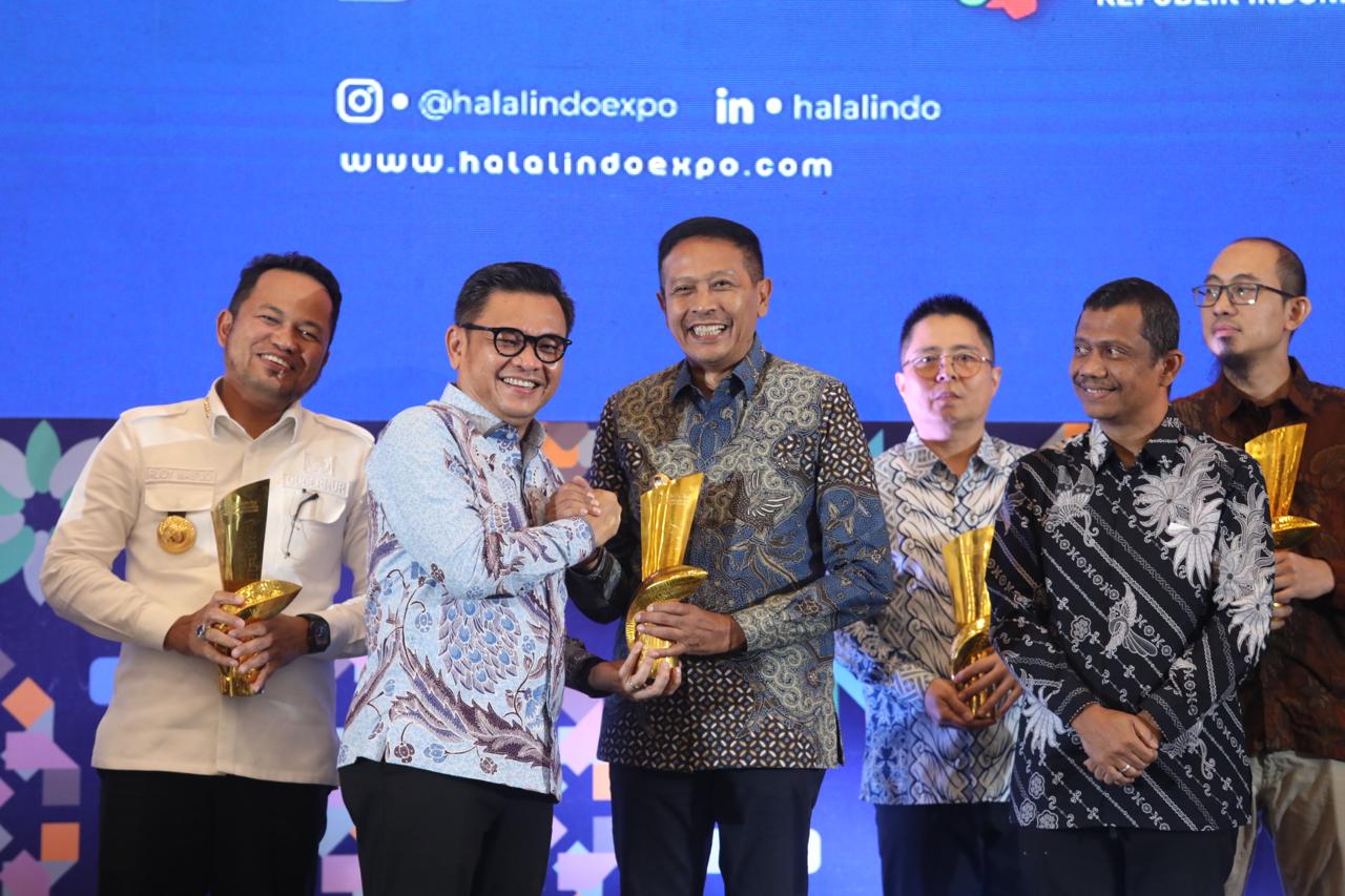 Kota Malang Raih Penghargaan Indonesia Halal Award Tingkat Nasional dari Kementerian Perindustrian