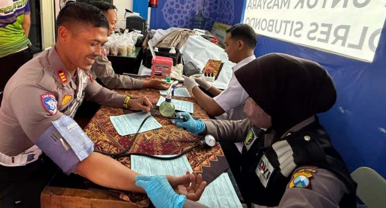 Peringati HUT Ke-70 Lantas , Satlantas Polres Situbondo Gelar Donor Darah dan Pangan Murah