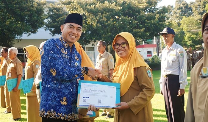 27 PNS Purna Tugas Terima Penghargaan di Lumajang, Ini Pesan Sekda Agus Triyono