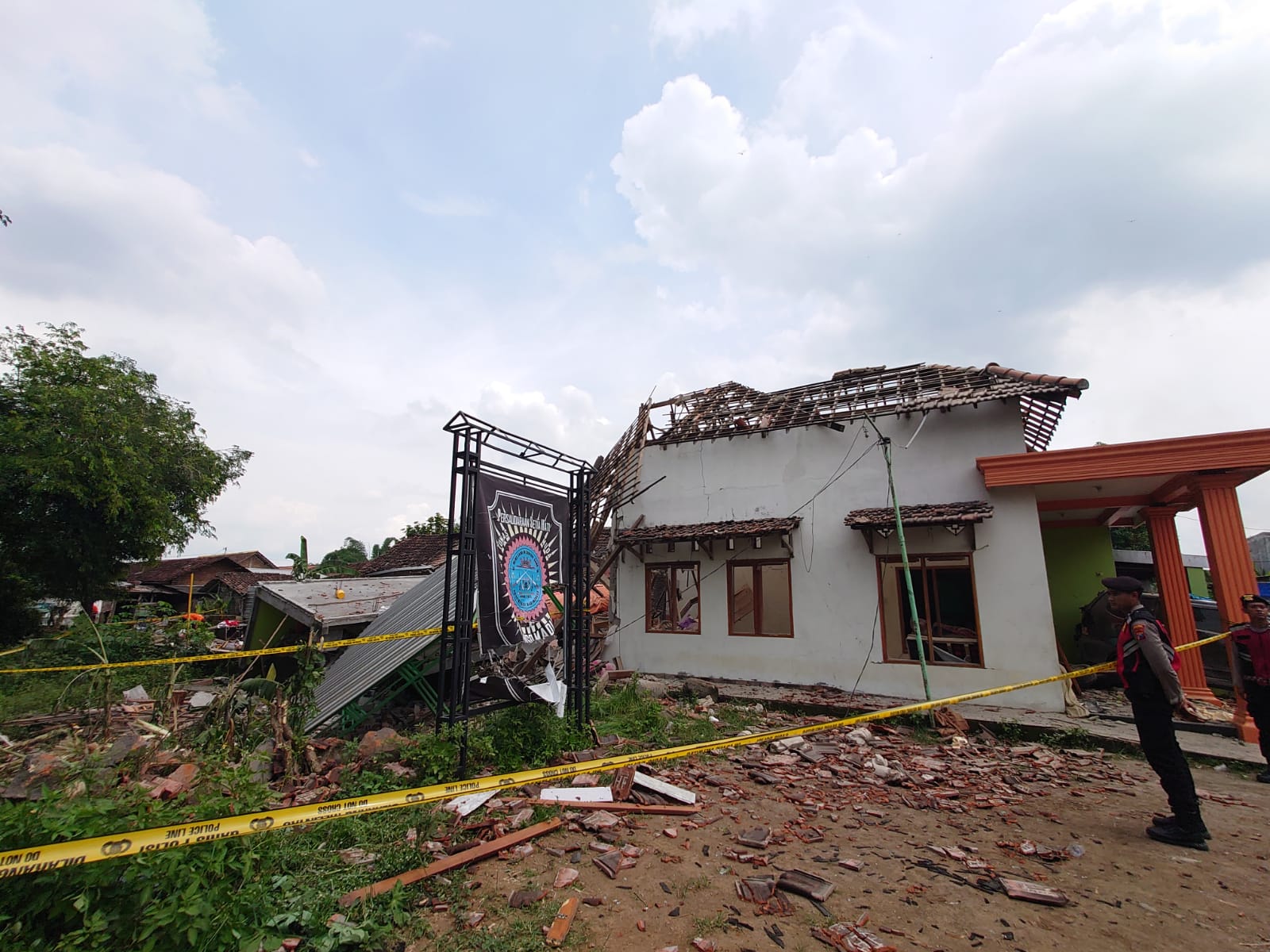 Kronologi Lengkap Ledakan Rumah Anggota Polisi di Puri Mojokerto, Warga Mencium Bau Belerang