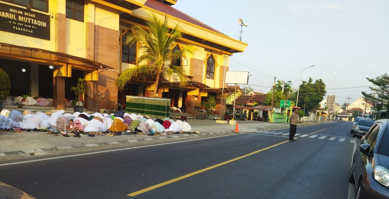 Polsek Padangan Gelar Pengamanan Sholat Iduladha di Masjid Jami Darrul Mutaqim