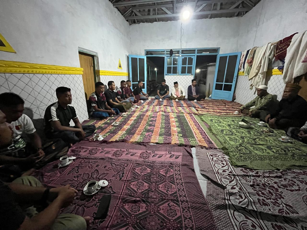 Buka Puasa di Rumah Warga, Momen Pamitan Satgas TMMD