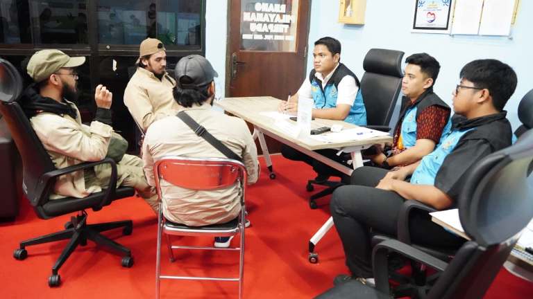 Dinsos Jatim Pulangkan Warga Terdampak Konflik Iran ke Daerah Asal