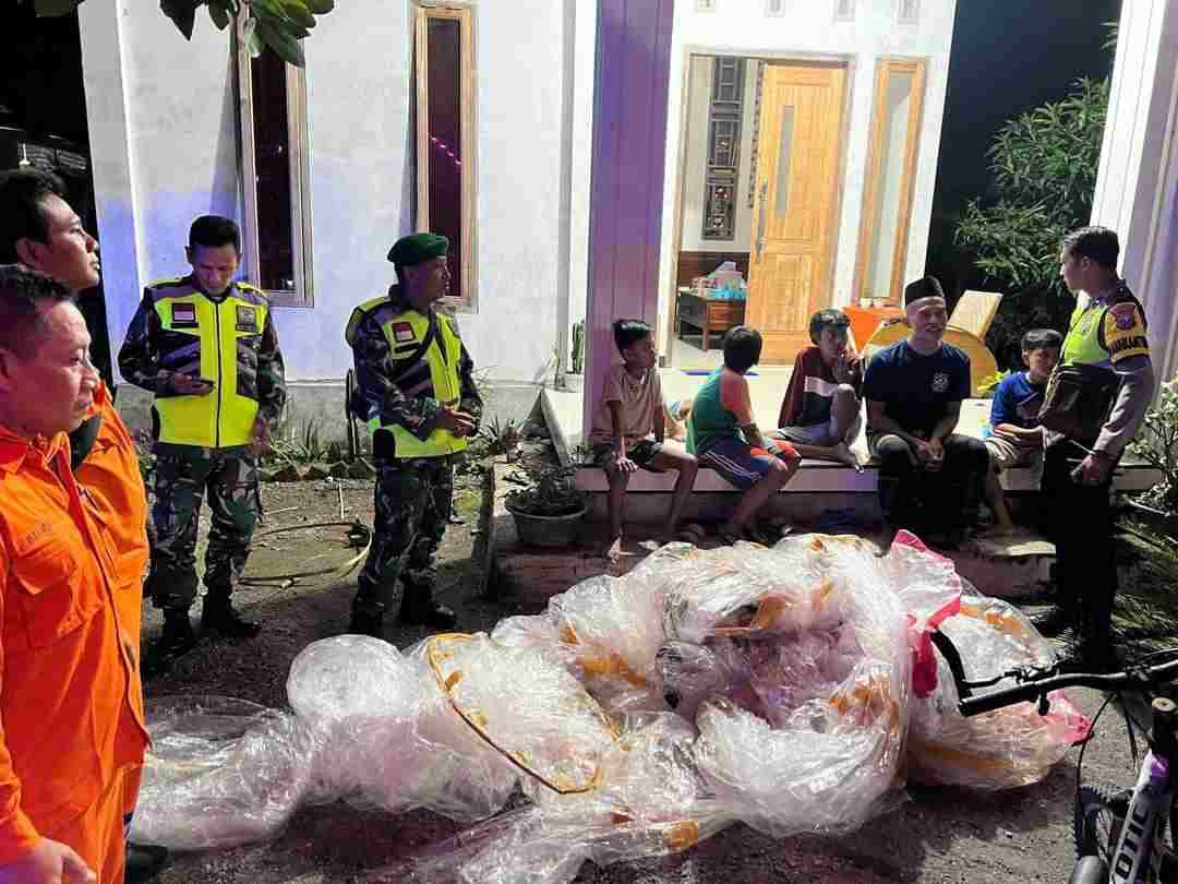 Polres Tulungagung Bersama Petugas Gabungan Gagalkan Belasan Balon Udara Siap Terbang