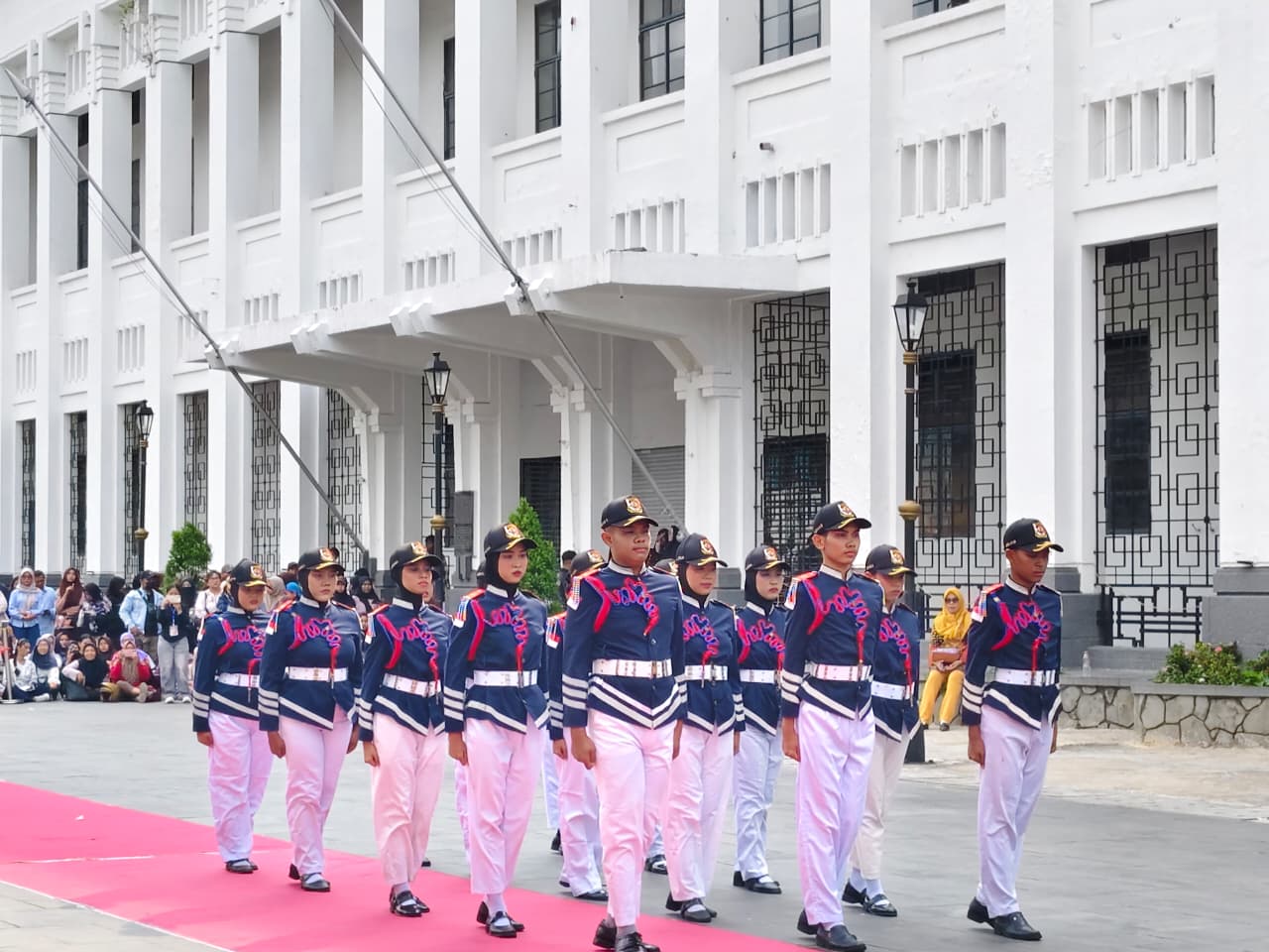 Bukan Sekadar Baris-Berbaris, Paska 6 Guncang Panggung Surabaya Fashion Festival 2025