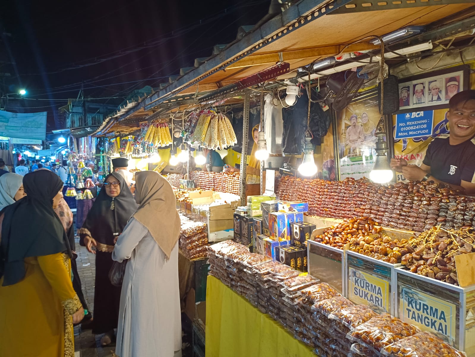 Omzet Pedagang Pernak-Pernik di Wisata Religi Ampel Meningkat, Dibanjiri Pengunjung Saat Ramadan