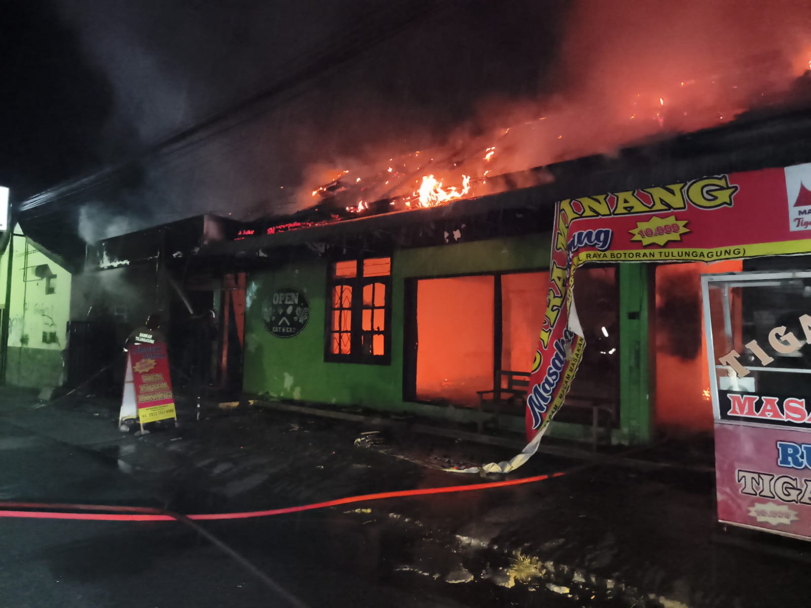 Korsleting Listrik, RM Padang di Tulungagung Habis Terbakar