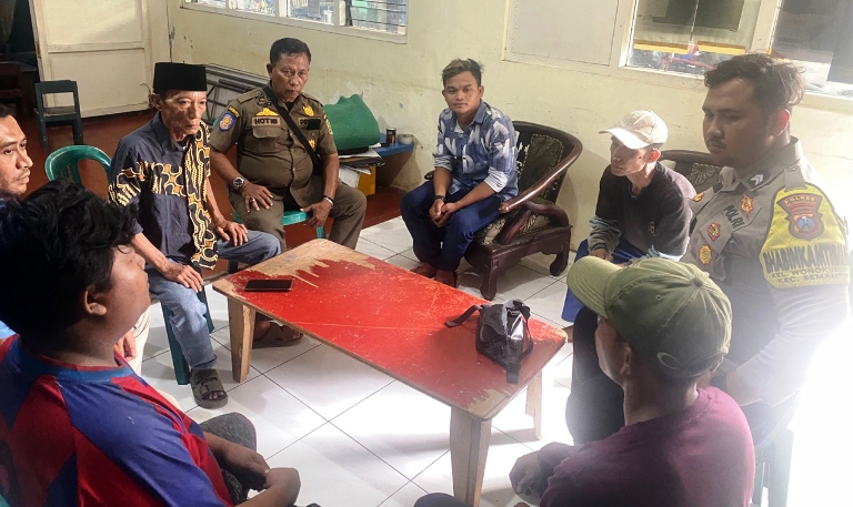 Sambang Warga Wonokusumo, Bhabinkamtibmas Polsek Semampir Tekankan Waspada Curanmor di Surabaya