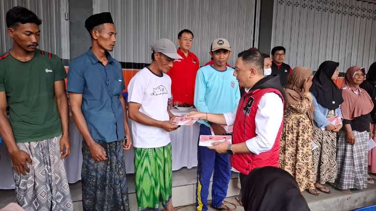 PDI Perjuangan Jatim Salurkan Bantuan untuk Korban Erupsi Semeru di Lumajang