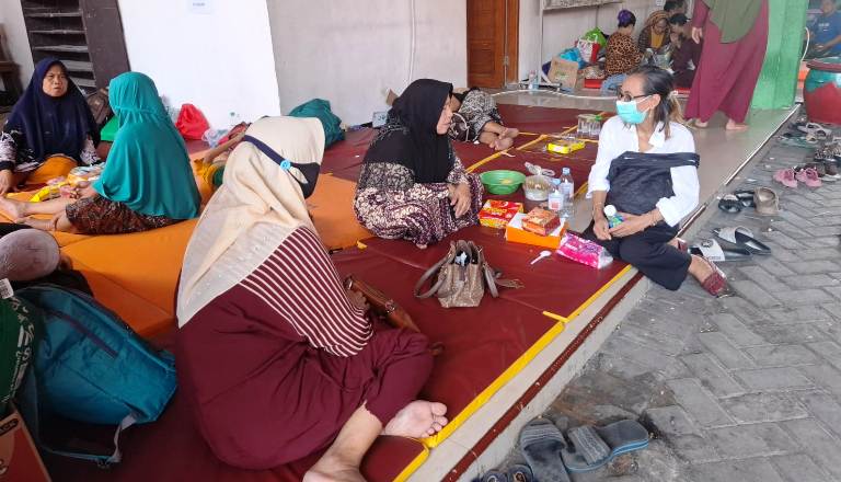 Aktivis Perempuan Jatim Dampingi Pemulihan Pascatrauma Santri Ponpes Al Khoziny Sidoarjo