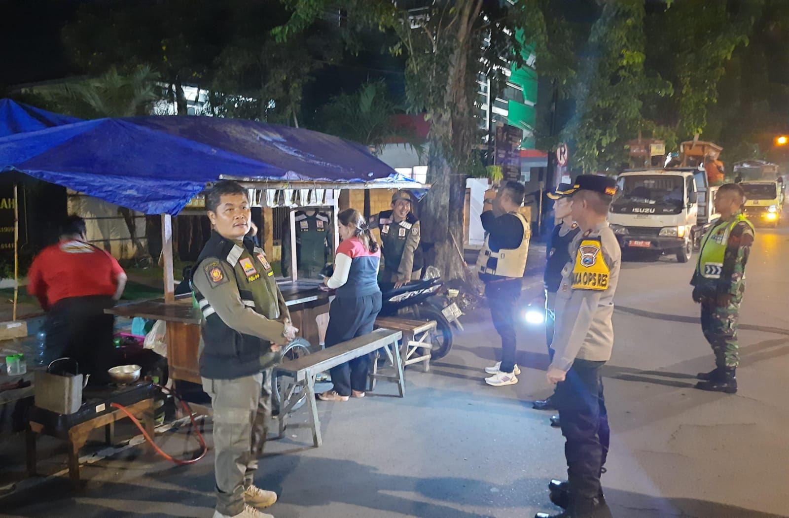 Bandel, Sembilan Rombong Angkringan Diamankan Satpol PP Jombang