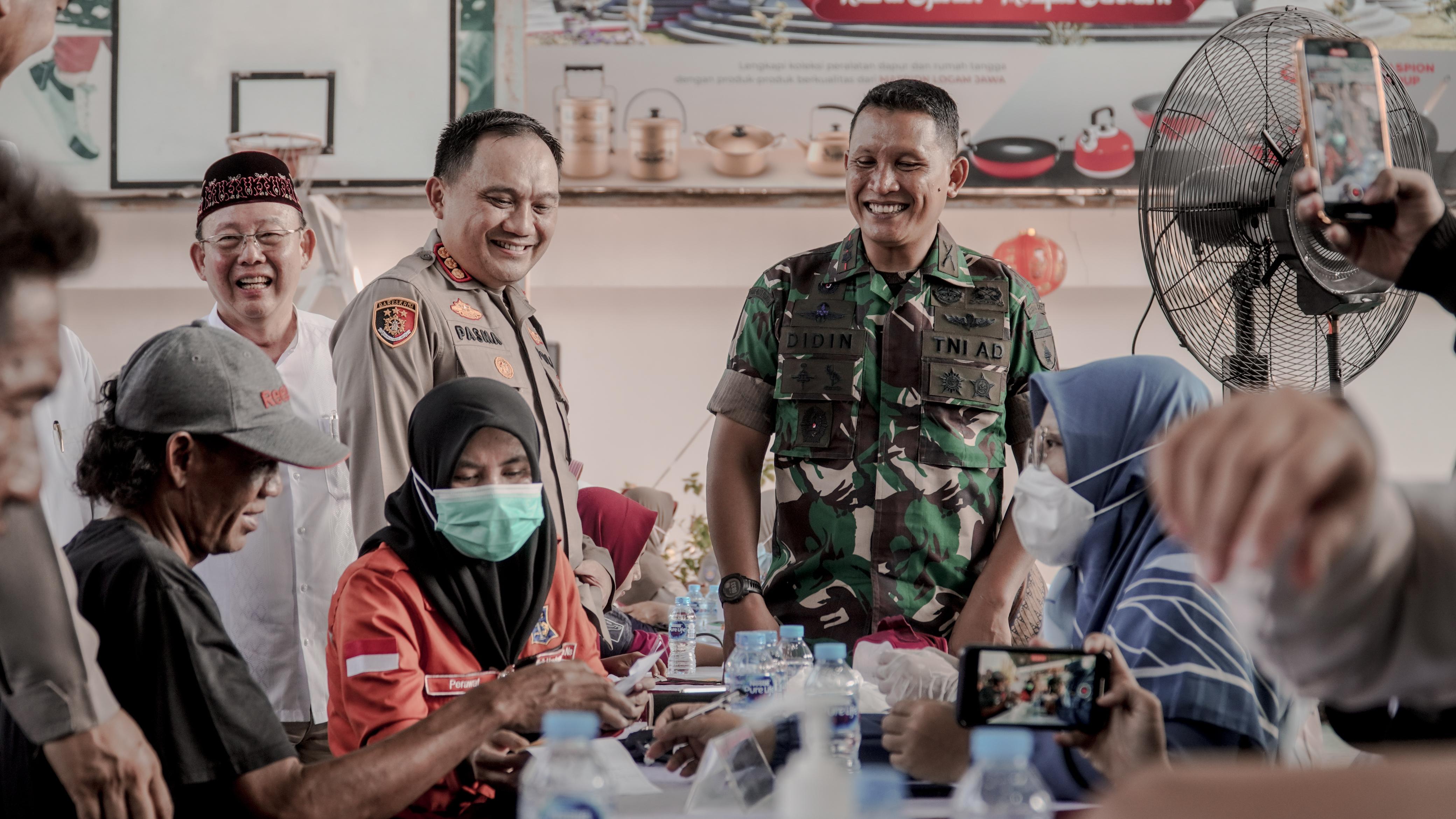 Polrestabes Surabaya Gelar Bakti Kesehatan dan Bakti Sosial di Masjid Cheng Hoo