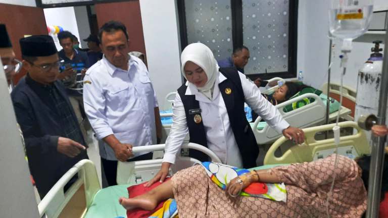 Wabup Situbondo Pastikan Biaya Perawatan Korban Ambruknya Atap Ponpes Ditanggung Pemkab