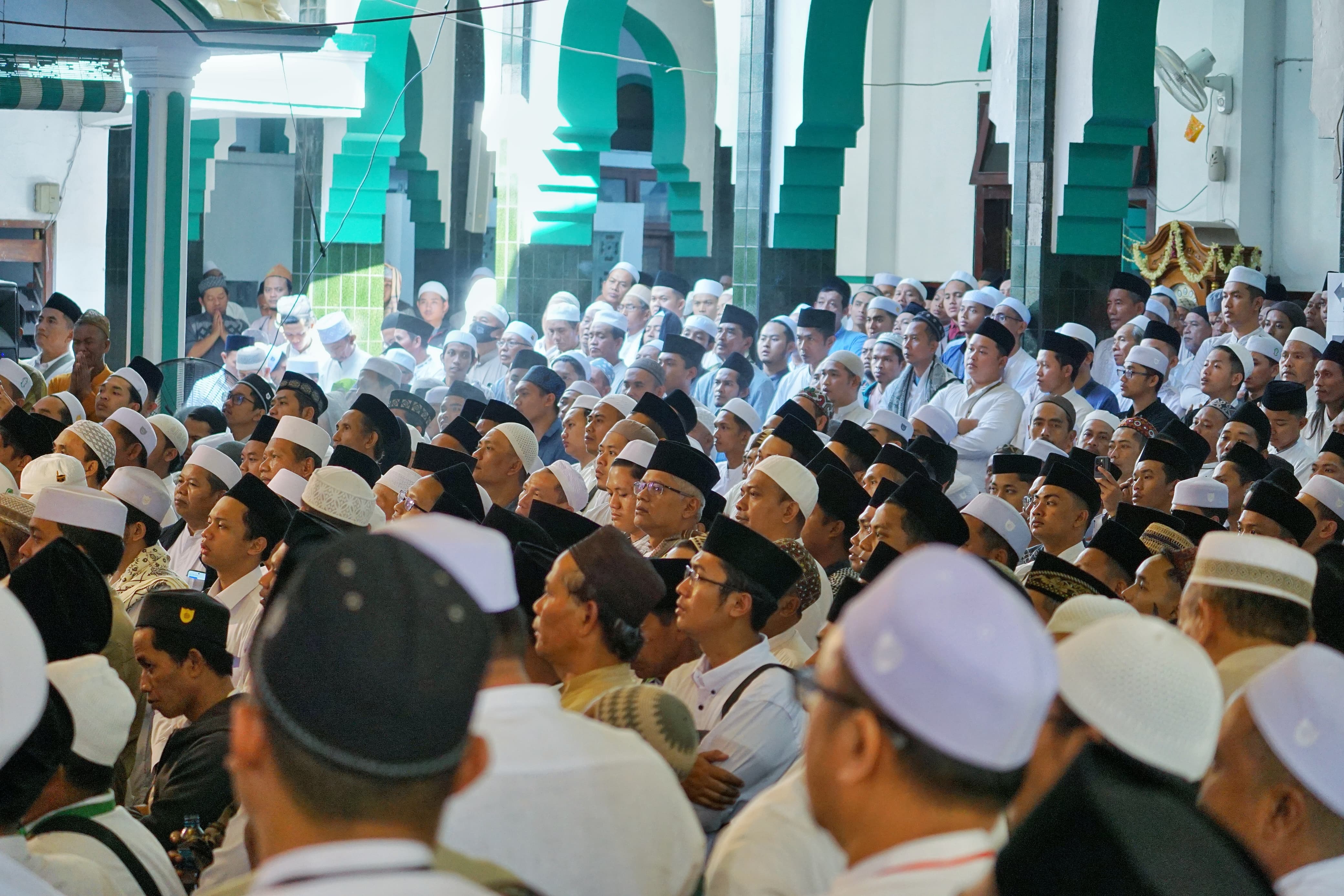 Ratusan Ribu Jemaah Haul KH Abdul Hamid Meluber, dari Alun-Alun hingga Jalan Balaikota