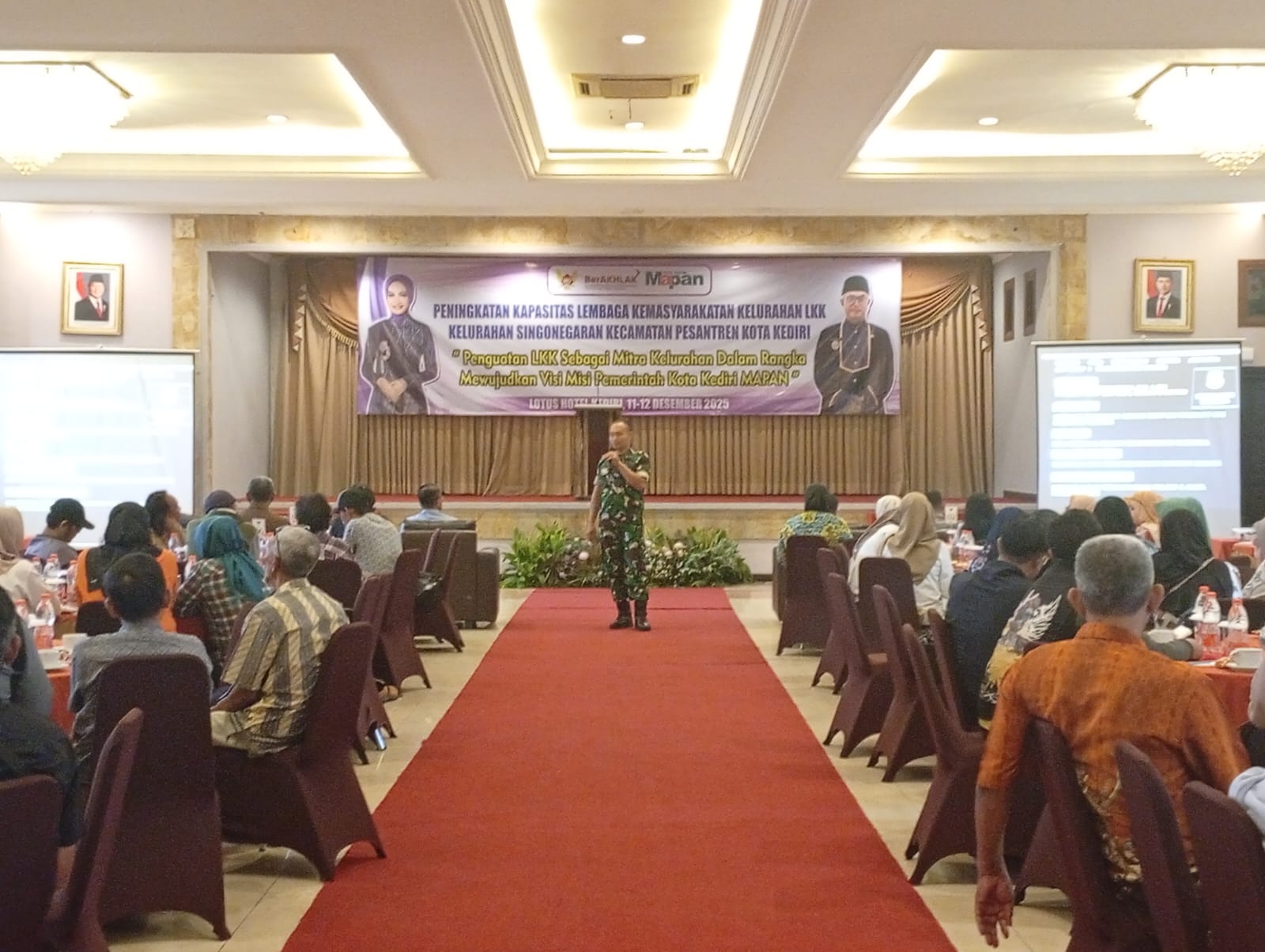 Danramil 02/Pesantren Beri Pembinaan Wasbang LKK Kelurahan Singonegaran