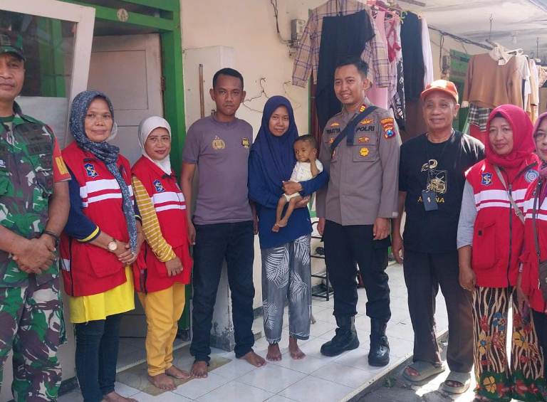 Polsek Tenggilis Mejoyo Sigap Bantu Balita Penderita Gizi Buruk dan Penyakit Komplikasi