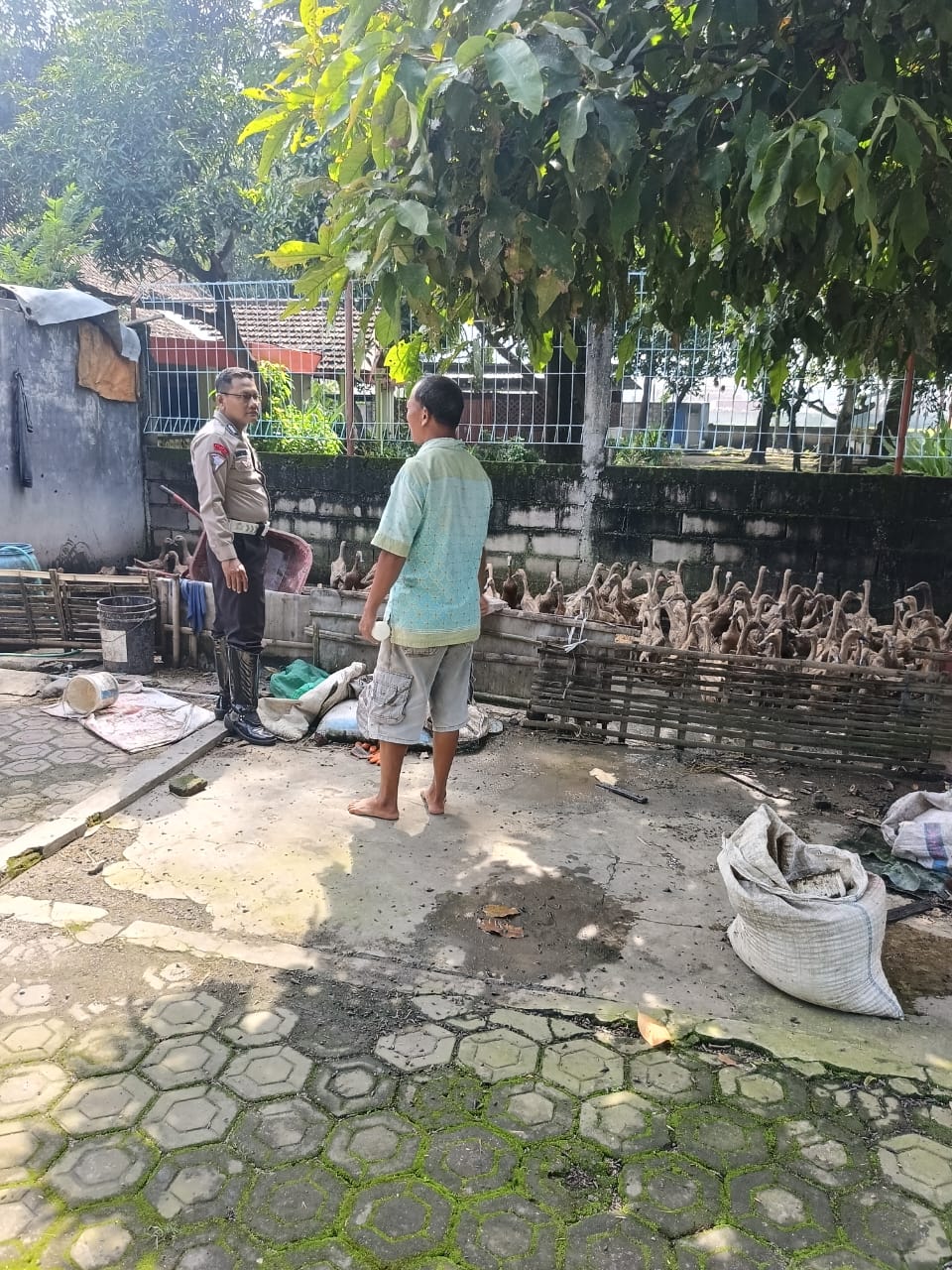 Pemdes Kramattemanggung Apresiasi Kapolsek Tarik