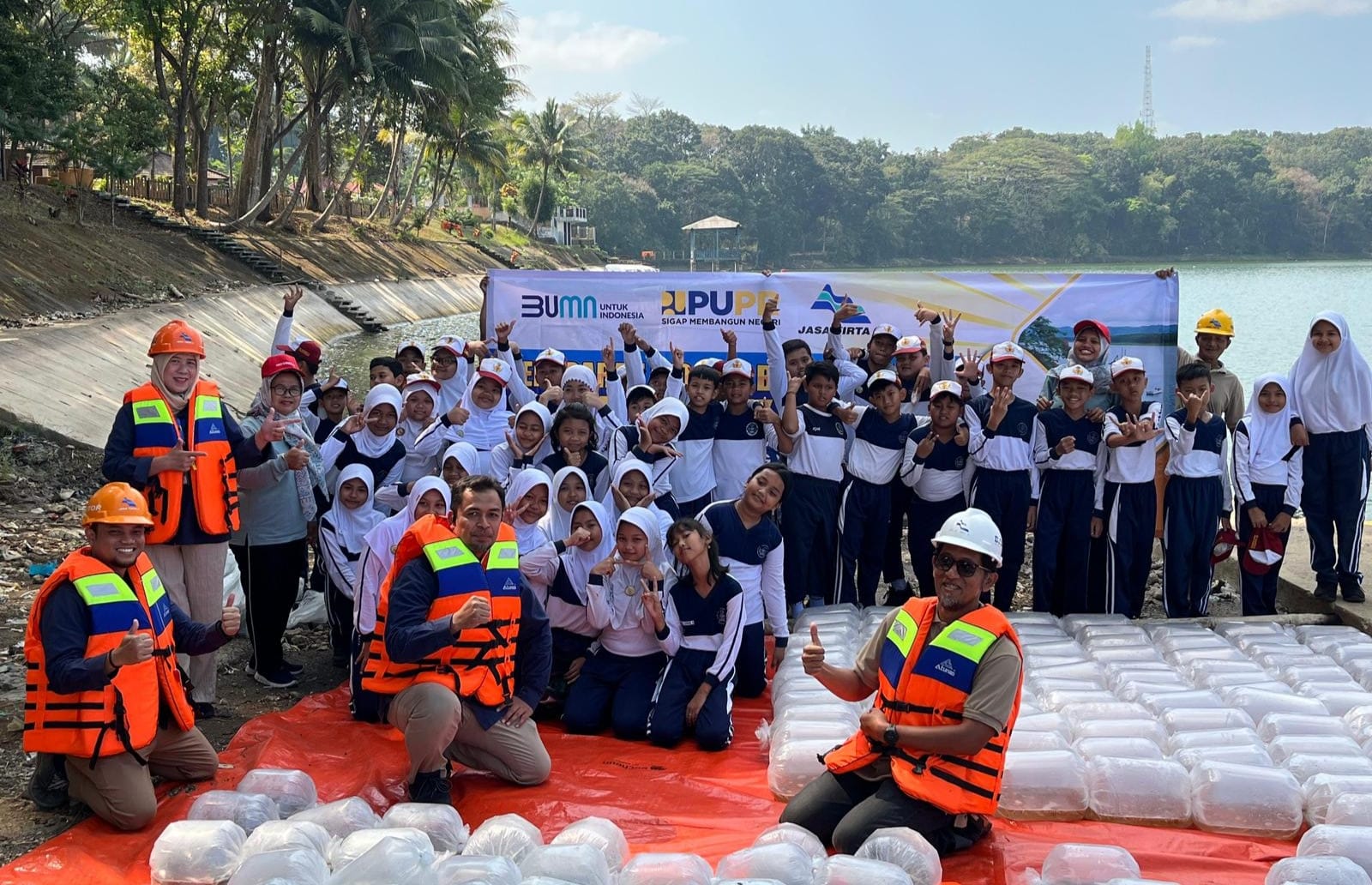 Selama Agustus, Perum Jasa Tirta I Tebar 160 Ribu Bibit Ikan di Tiga Waduk