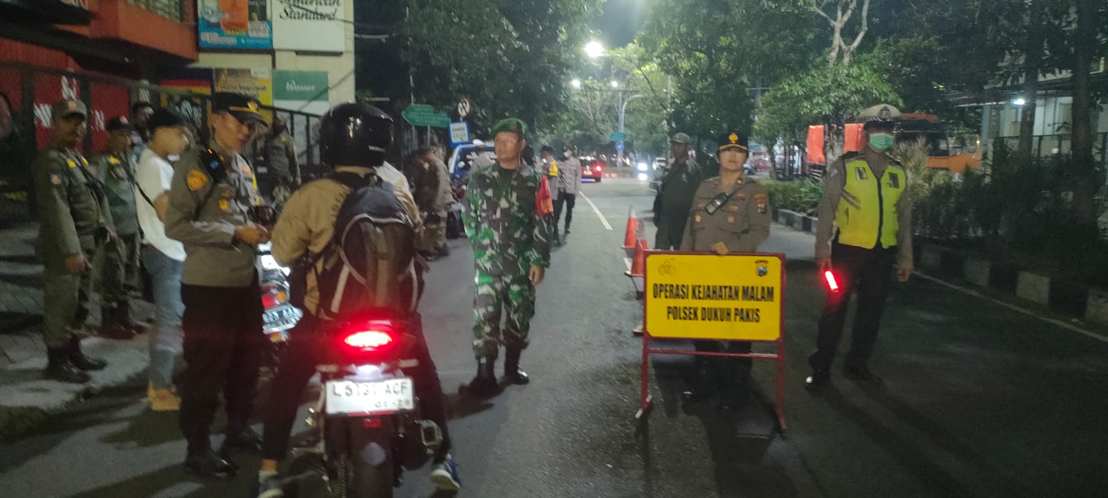 Operasi Kejahatan Malam, Polsek Dukuh Pakis Amankan Mobil dan Sepeda Motor