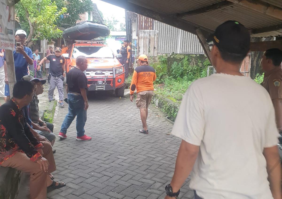 Tim SAR Perluas Pencarian Wanita Melompat di Sungai Kalimas