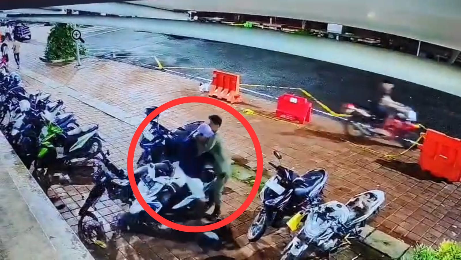 Terekam CCTV, Tim Alugoro Satpol PP Gagalkan Aksi Curanmor di Kota Lama