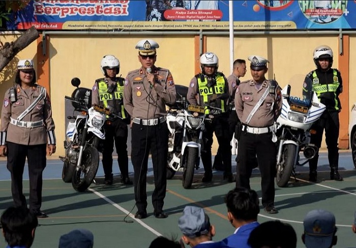 Police Goes to School, Satlantas Polrestabes Surabaya Ajak Pelajar Tertib dalam Berlalu Lintas