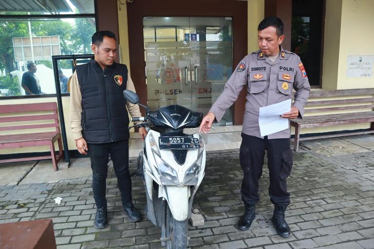 Lupa Cabut Kunci, Honda Vario di Kenjeran Surabaya Nyaris Amblas