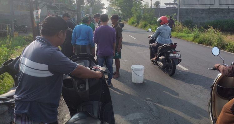 Bertabrakan di Jalur Black Spot Cerme Gresik, Dua Pengendara Motor Luka Berat