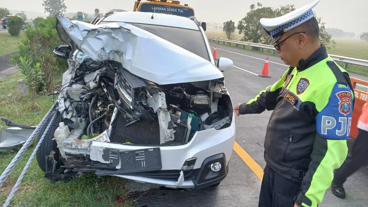 Selamatkan Diri Usai Kecelakaan, Penumpang Panther Tewas Tertabrak Avanza di Tol Jomo