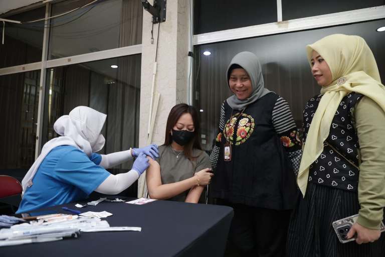 Pemkot Surabaya dan BBPOM Gelar Vaksinasi HPV Massal Cegah Kanker Serviks