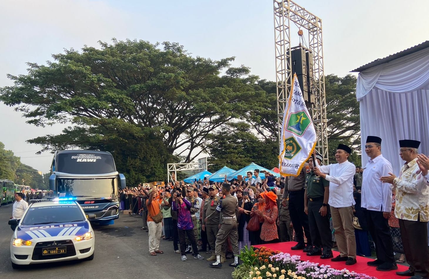 Berangkatkan CJH Kota Malang 2024, Pj Wali Kota Malang Harap Fokus Beribadah