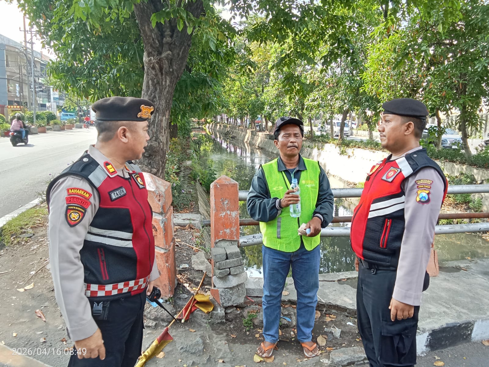 Jaga Kelancaran Arus Lalu Lintas, Polsek Mulyorejo Amankan Sejumlah 'Pak Ogah'