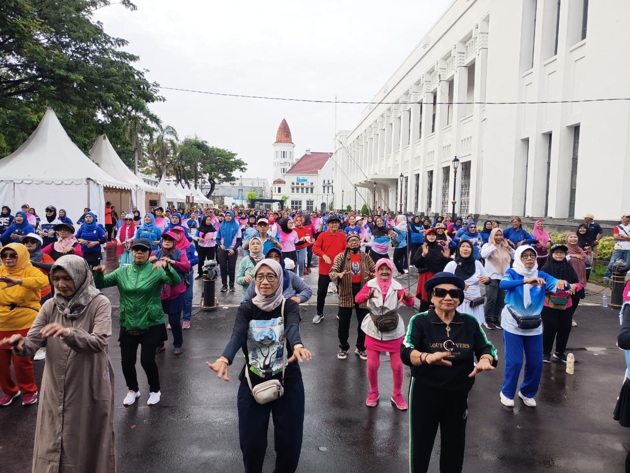 Ikut Senam Dahlan Iskan di Surabaya Fashion Festival 2025, Mangestuti Agil: Olahraga Bagian dari Hidup