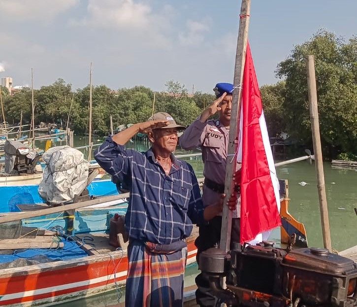 Semarak Kemerdekaan RI Ke-80 di Gresik, Bagikan 10.000 Bendera dan Gelar Aksi Bersih Pesisir