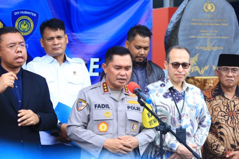 Kabaharkam Polri Lepas 111 Personel Amankan TPS Luar 