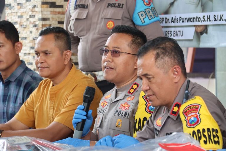Polres Batu Amankan Dua Pembobol Brankas Emas di Tlekung Junrejo