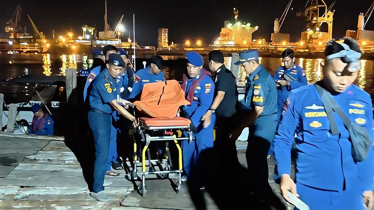 Perahu Muat Besi Tua Karam di Perairan Gresik, 1 ABK Tewas dan 2 Hilang