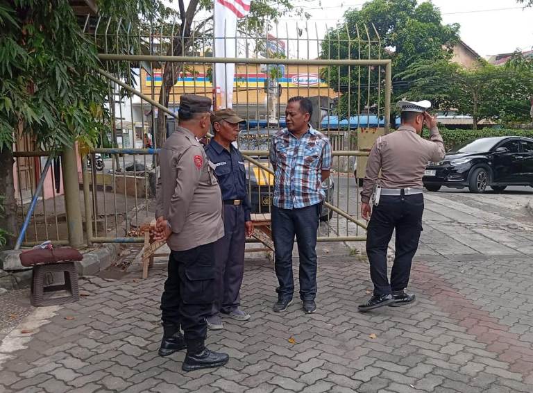 Polsek Sawahan Perketat Patroli, Jaga Keamanan Permukiman Warga di Jalan Dempo Surabaya