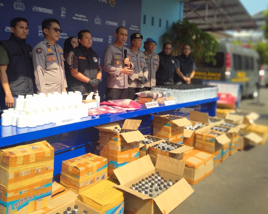 Polisi Gagalkan Peredaran 1.500 Botol Arak Bali Ilegal di Malang