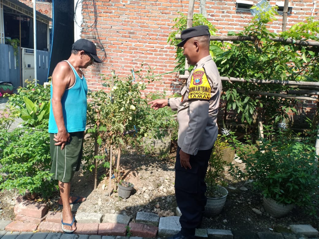Polsek Taman Dampingi Warga Manfaatkan Pekarangan Rumah untuk Ketahanan Pangan