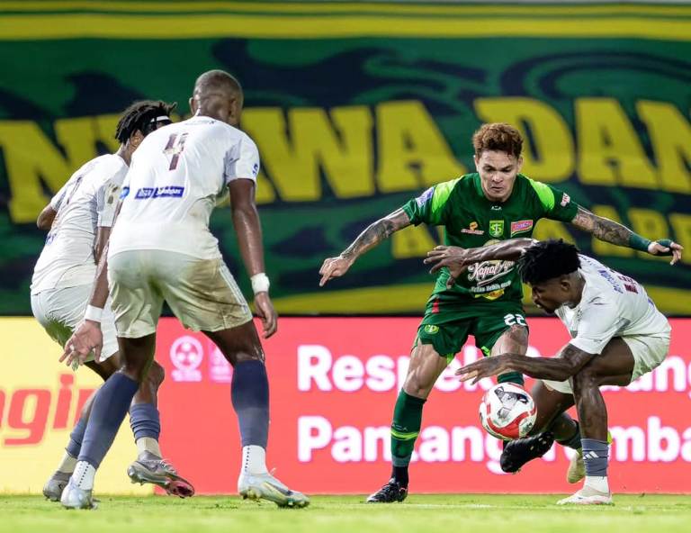  Gali Freitas Beber Rahasia Kebangkitan Persebaya Bersama Bernardo Tavares di Surabaya