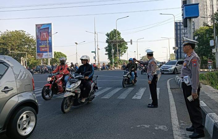 Polsek Rungkut Jaga Kelancaran Lalu Lintas, Minimalisir Kecelakaan