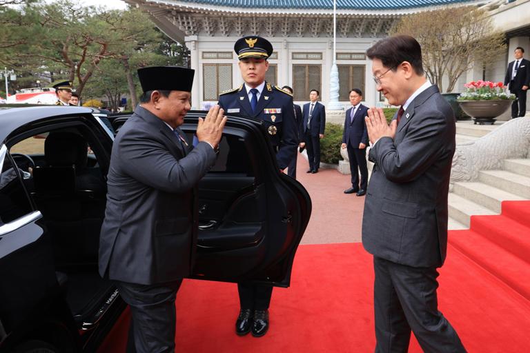 Prabowo Bertemu Presiden Korsel Sepakati Kerja Sama Ekonomi hingga  AI