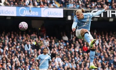 Erling Haaland Ungkap Rahasia di Balik Gol-Gol Spektakulernya: Fleksibilitas, Susu Mentah, dan Steak