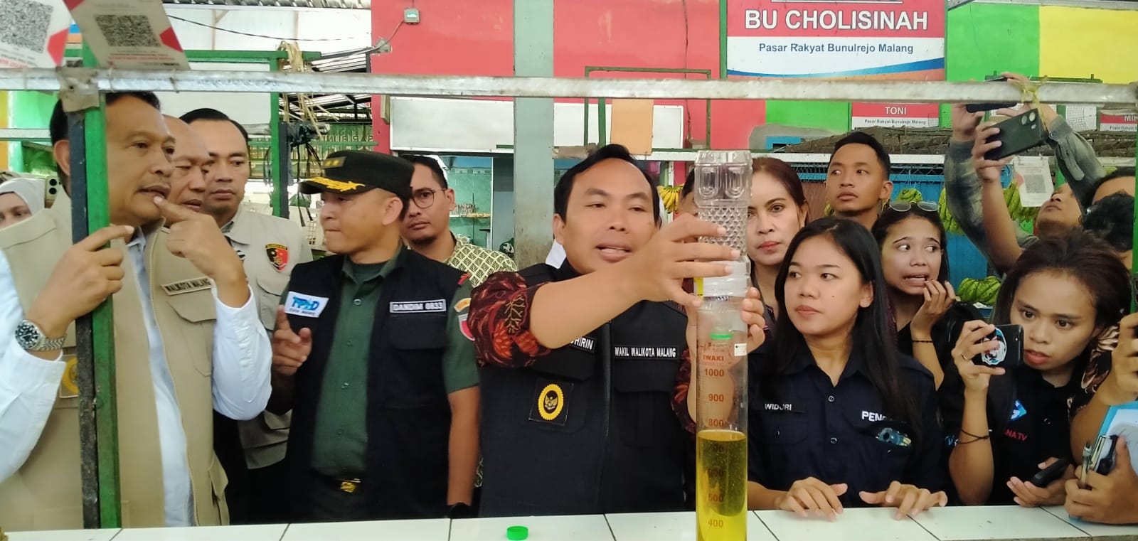 Sidak ke Pasar Bunulrejo, Wali Kota dan Wawali Kota Malang Cek Volume Migor 