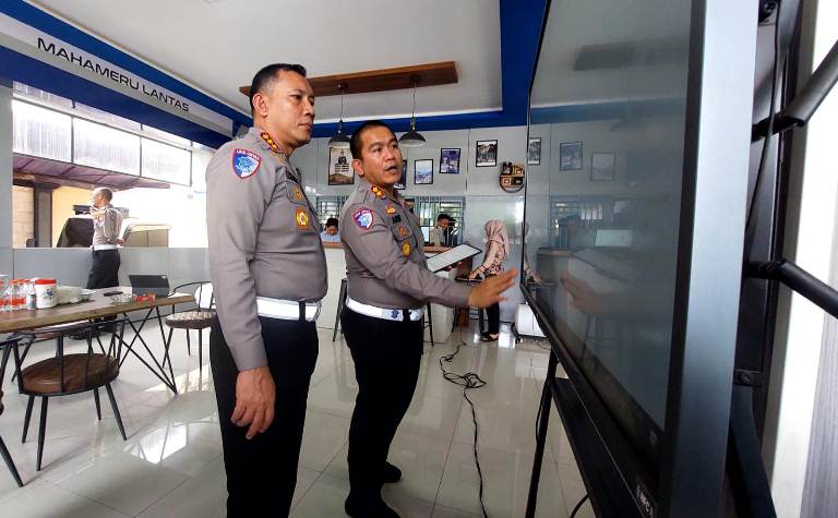 Negatif Narkoba, Polisi Tes Kandungan Alkohol Pengemudi Innova Maut di Jalan Kedungdoro