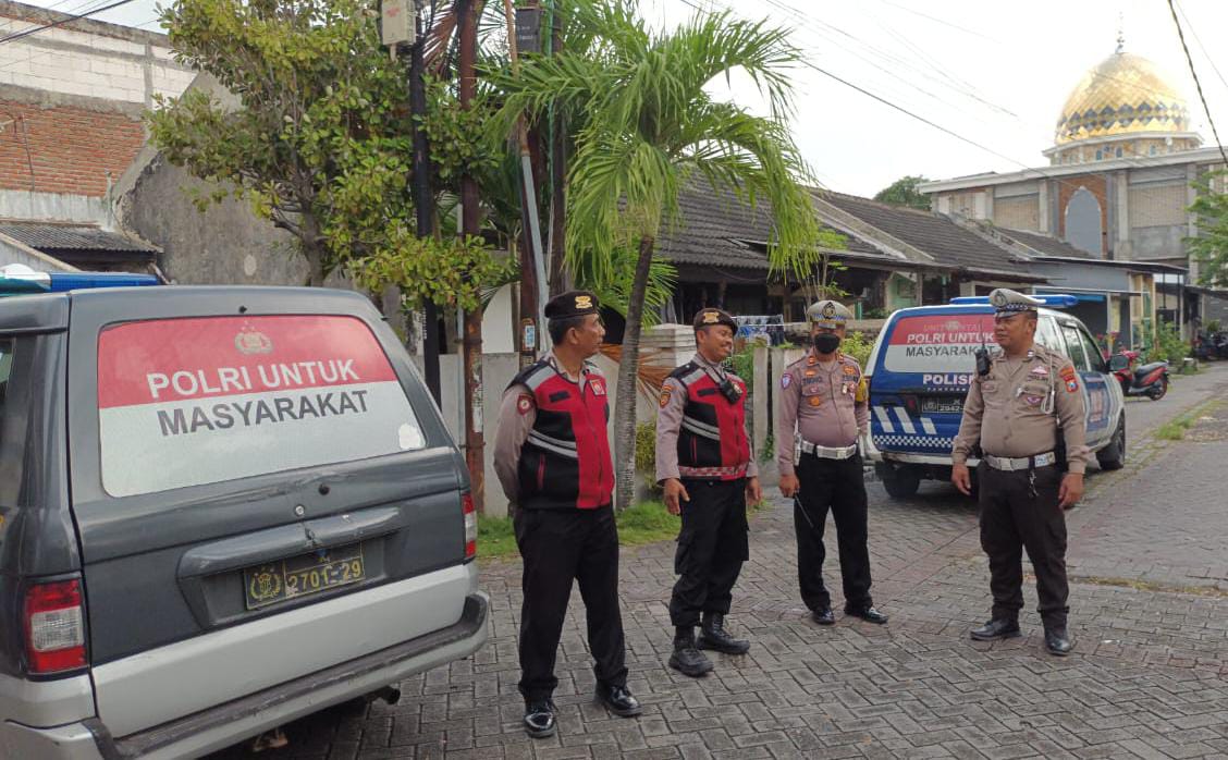 Patroli Gabungan Polsek Pakal dan Unit Lantas ,Tingkatkan Keamanan Perumahan Veteran