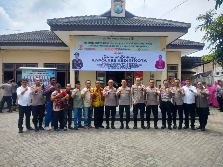 Kunjungi Tiga Polsek, Kapolres Kediri Kota Cek Kesiapan Personel dan Bina Bhayangkari